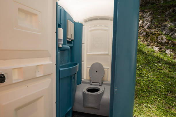Best Portable restroom trailer rental  in Fort Pierre, SD